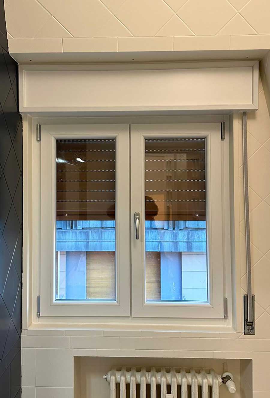 Finestra PVC cucina con cassonetto