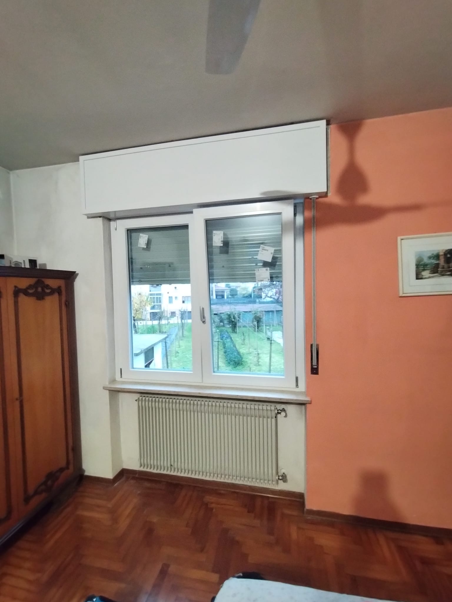 Infissi PVC camera da letto con cassonetto